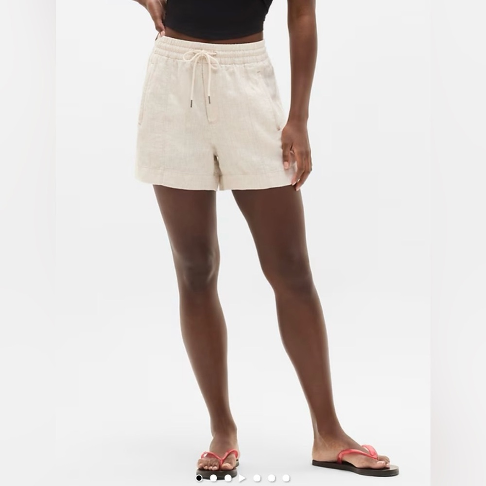 Athleta Retreat Linen Mid Rise 4" Short in Undyed